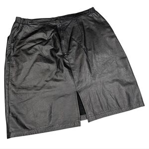 Vintage  SOFT leather mini skirt W slit. 20W. Jacqueline Ferrar.